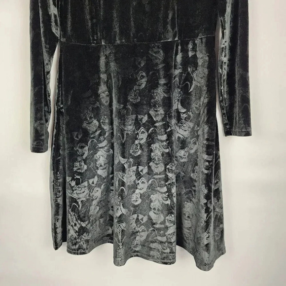 Loungefly Stitch Shoppe DISNEY VILLAINS VELVET EMBOSSED PRINT KIANA Dress Small - Picture 4 of 10
